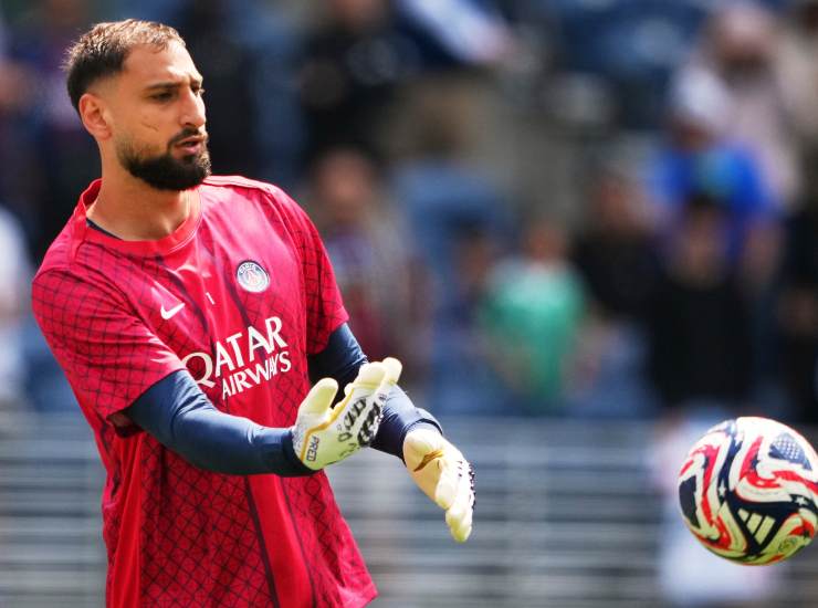 Donnarumma con la palla